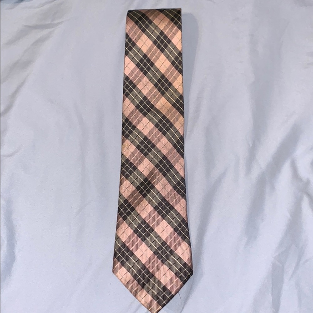 pink tie
